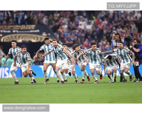 足球三大球星究竟是哪三位带你全面解析他们的辉煌与影响